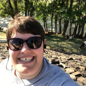 Meet your Posher, Elizabeth